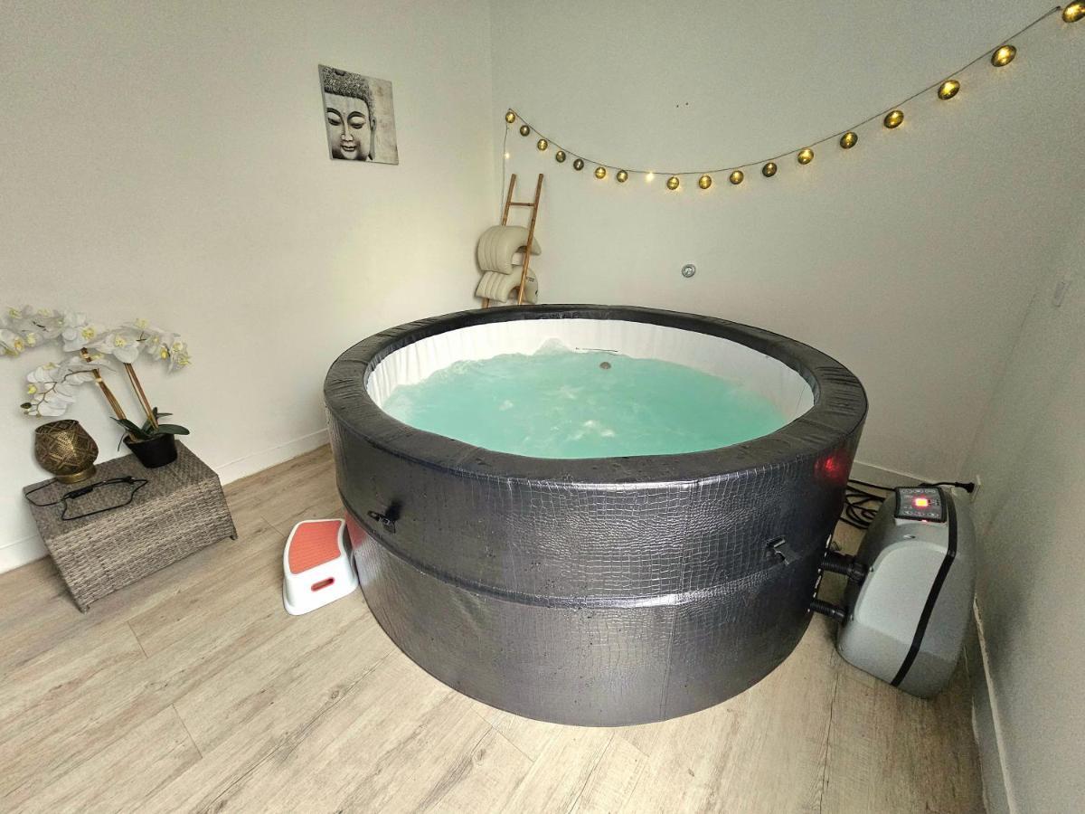 T3 jaccuzi terrasse et salle de sport T3 Le pont Saint-Méloir-des-Ondes Extérieur photo